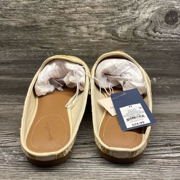 Women’s Violet Striped Woven Mule Flats - Universal Thread - Picture 7 of 9